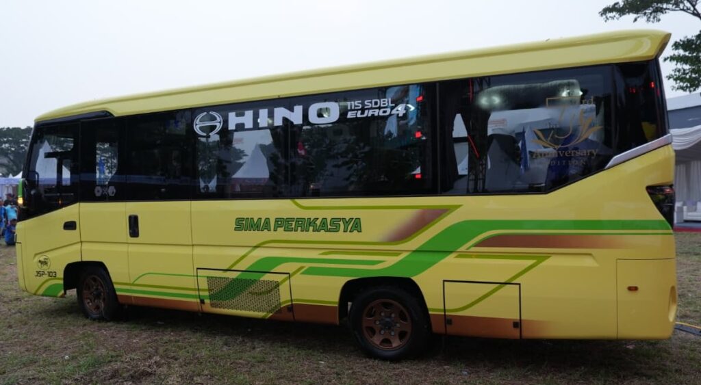 Hino Delivers Special Anniversary Hino Bus 115 SDBL to PO Sima Perkasya at Bismania National Gathering 2026